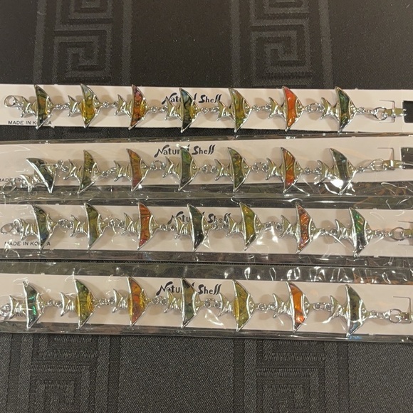 👋 3/$15 FASHION JEWELRY FISH BRACELET NWT - Picture 5 of 5